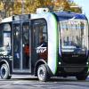 Ein autonom fahrender Elektro-Minibus im Testbetrieb: Bis solche Roboterautos Alltag auf deutschen Straßen werden, kann es  laut Autoexperten noch dauern. 