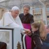 Im März 2008 traf die damals zehnjährige Cecilia Weber aus Lauingen Papst Benedikt XVI. auf dem Petersplatz in Rom.  