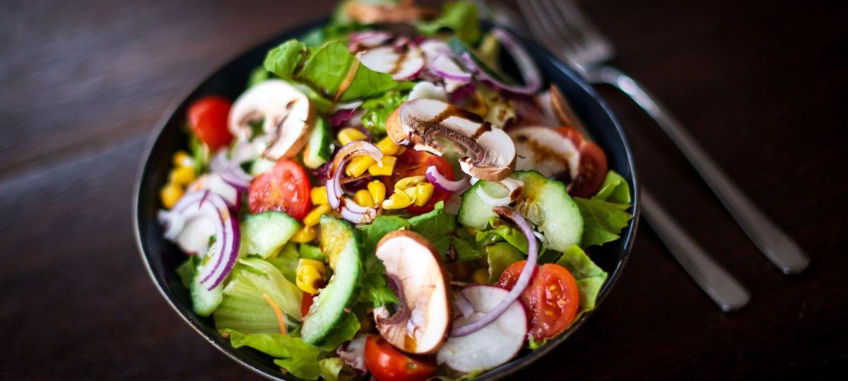 Dry January und Veganuary: Essen Sie gerade weniger Fleisch oder verzichten Sie auf Alkohol?