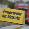 Ein unbekannter Täter hat am Dienstag einen Papiercontainer in der Friedberger Straße in Augsburg in Brand gesetzt. Die Polizei sucht Zeugen. 
