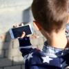 Sollen Kinder in Zukunft ihre Smartphones in der Schule auch privat nutzen dürfen? Und wenn Ja – in welchem Rahmen? Diese Fragen soll ein Modellversuch des bayerischen Kultusministeriums klären. 	<b>Symbolfoto: Alexander Kaya</b>
