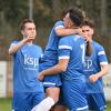 Torjubel beim TSV Ziemetshausen: Tarik Music hat den Bezirksligisten gerade in Führung gebracht, seine Mannschaftskameraden herzen ihn ausgiebig. Am Ende standen ein 2:2 gegen Oberstdorf und der Eindruck, dass der Klassenerhalt drin ist.