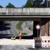 Seit Donnerstag ist die Unterführung an der Straße nach Hirblingen beim Gersthofer Bahnhof gesperrt, weil Teile des Bauwerks abgerissen werden müssen.