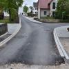 Dorferneuerung in Flotzheim: Ein Teil der Straßen hat inzwischen die erste Asphaltschicht erhalten.