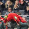 Die Frankfurter bekamen ihn nur von hinten zu sehen. Franck Ribéry feiert mit der Bayern-Bank seinen Treffer zum 2:0. 	 	
