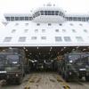 Fahrzeuge und Container einer "Patriot" Einheit der Bundeswehr werden im Hafen von Lübeck-Travemünde für ihren Einsatz in der Türkei verladen.