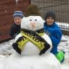 Endlich Schnee: Fabian (5) und Manuel (2) in Gundelfingen.