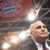 Bei der Aufsichtsratssitzung des FC Bayern wird erwartet, dass Uli Hoeneß an die Spitze des Gremiums zurückkehrt.