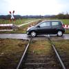 Auto- und Lastwagenfahrer, Radler und Fußgänger müssen aufpassen, wenn ab dem kommenden Montag wieder Züge auf der reaktivierten Bahnstrecke zwischen Senden und Weißenhorn verkehren. 