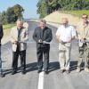 Johannes Rieder (Fa. Strommer), Landrat Walter Eichner, Rotts Bürgermeister Quririn Krötz, sein Stellvertreter Christoph Böhmer, Architekt Max Lang, Johannes Ried (Leiter Tiefbauverwaltung Landkreis) gestern bei der Straßeneröffnung (von links).