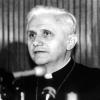 1986: Der Präfekt der Gaubenskongregation, Kardinal Joseph Ratzinger, während einer Pressekonferenz im Vatikan, auf der er seine Schrift über Freiheit und Befreiung vorstellte. 