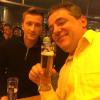 Ein unvergesslicher Moment für jeden BVB-Fan: Silvio Lettrari  bei einem Bierchen mit Marco Reus.