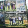 Der Stein des Anstoßes: Das Mega-Wahlplakat der Freien Wähler am Beska-Platz vor dem Kreisel. „Es steht ganz fest und kann nicht umfallen“, sagt der Amtsinhaber Karl Seitle. 