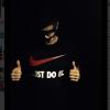 <p>Robert Lewandowski zeigt sich mit Maske - und Nike-T-Shirt. Das dürfte man bei Bayern-Ausrüster Adidas weniger lustig finden.</p>