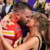 Popstar Taylor Swift und ihr Freund, Chiefs Tight End Travis Kelce, nach dem Sieg.