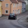 Die Sanierung der Donauwörther Straße in Harburg lässt noch länger auf sich warten: Nun hat der Stadtrat die Ausschreibung für das Projekt aufgehoben. Grund: Die abgegebenen Angebote waren viel zu hoch. 