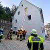 Im ersten Stock dieses Gebäudes in der Harburger Altstadt hat es am Sonntagabend gebrannt. Zwei Personen wurden mit Verdacht auf Rauchgasvergiftung in Kliniken gebracht.