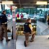 Polizisten am U-Bahnhof Georg-Brauchle-Ring, nahe dem Einkaufszentrum, in dem Schüsse gefallen sind. 