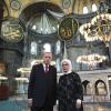 Der türkische Präsident Recep Tayyip Erdogan steht mit Ehefrau Emine in der Hagia Sophia. Das Istanbuler Wahrzeichen wird ab dem heutigen Freitag wieder als Moschee genutzt.