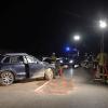 Auf der Bundesstraße B16 zwischen Ellzee und Wattenweiler verlor eine 43-jährige Autofahrerin die Kontrolle über ihren Audi und schleuderte gegen eine Leitplanke. Die Fahrerin und ihr Beifahrer wurden in eine Klinik gebracht.