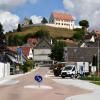 Die Bauarbeiten an der Schulstraße in Syrgenstein sind zum Großteil beendet. Die Straße wurde ein Jahr lang erneuert.