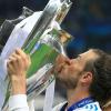 So sah es vergangenes Jahr aus: Real Madrids Gareth Bale küsst den Pokal der Champions League nach dem gewonnenen Finale gegen Liverpool. 