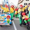 Mehrere Tausend Besucherinnen und Besucher säumten die Straßen, um mit dem Kötzer Narren Club Fasching zu feiern.