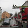 Feuerwehr rettet zwei Menschen aus brennendem Haus