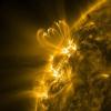 Sonneneruptionen können als gewaltige magnetische Stürme auf die Erde treffen und das gesamte menschliche Netz an Elektronik ausschalten.