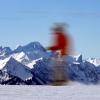 Ein Skifahrer auf dem Nebelhorn bei Oberstdorf: Die Skisaison in den Allgäuer Alpen ist gestartet. 