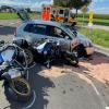 Ein schwerer Unfall hat sich am Sonntag auf der Kreisstraße zwischen Babenhausen und Oberschönegg ereignet. Ein Motorradfahrer musste mit dem Helikopter in die Klinik gebracht werden.
