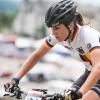 Fit und bereit: Die Wittislingerin Theresia Schwenk ist beim Bundesliga-Saisonstart auf ihrem Mountainbike unterwegs.