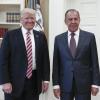 Donald Trump hält es für rechtens, Informationen mit Russland zu teilen. Er soll Außenminister Sergej Lawrow (rechts) Informationen des Geheimdienstes mitgeteilt haben. 