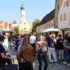 Der Herbstmarkt in Pöttmes fand vergangenes Jahr bei blauem Himmel und Sonnenschein statt. Sollte das heuer nicht der Fall sein, heißt es einfach: Mit gutem Schuhwerk, warmer Kleidung und einem Regenschirm steht dem Besuch nichts mehr im Weg.