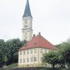 Beeindruckendes Ensemble, das in Mittelschwaben seinesgleichen sucht: Der 1770 erbaute, neu restaurierte Breitenthaler Pfarrhof und die Kirche (1785). 