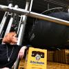Stephanie Schmid, die Chefin der Brauerei Ustersbach, hat ihr Unternehmen mit einer CO2-Rückgewinnungsanlage bereits vor einigen Jahren krisenfester aufgestellt. Das beim Brauprozess entstehende Gas wird in einem Ballon gefangen und anschließend gereinigt.