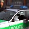 In Augsburg ist ein 27-Jähriger von zwei Unbekannten angegriffen worden.