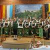 Mit einem großartigen Konzert beendete die Stadtkapelle traditionell das Jahr. In der vollen Wörnitzhalle erfreuten die Musikerinnen und Musiker unter der Leitung von Franz Fischer ihr Publikum.
