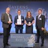 Stefan Schauer und seine Schwester Brigitte Schauer bekommen den Preis „Bayerns Best 50“
im Schloss Schleißheim verliehen.
