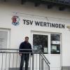 Der alte und neue Präsident des TSV Wertingen, Roland Stoll, auf der Terrasse des Sportheims auf dem Judenberg.
