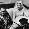 1956: Fürst Rainier führt Grace Kelly zum Traualtar.