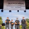 Polizisten stehen bei einer Kundgebung gegen die Corona-Beschränkungen auf der Straße des 17. Juni in Berlin auf der Bühne unter dem Banner der Initiative «Querdenken 711». Die Polizei hatte die Veranstaltung aufgelöst.