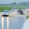 Die Straße zwischen Tomerdingen und Temmenhausen wurde 20 Zentimeter überflutet, die Hagelkörner lagen knöchelhoch neben der Straße. 