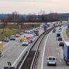 Unfall A7 Illertissen
Mehrere Fahrzeuge sind bei einem Unfall auf der A7 bei Illertissen am Donnerstagnachmittag zusammengestoßen.
