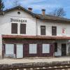 „Nächster Halt, Geisterbahnhof Inningen“ – so müsste die Ansage im Zug genau genommen heißen. Der 1847 eröffnete Bahnhof Inningen gammelt vor sich hin. 