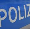 In Inchenhofen haben der Polizei zufolge unbekannte Diebe ein Ortsschild gestohlen.