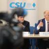 Im Kreise der Augsburger CSU-Familie gab Oberbürgermeister Kurt Gribl bekannt, dass er 2020 nicht mehr antreten werde. Als Nachfolgerin wurde Eva Weber präsentiert.