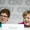 Annegret Kramp-Karrenbauer und Angela Merkel: Nachfolgerin und Vorgängerin.