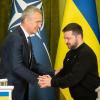 Shakehands: Nato-Generalsekretär Jens Stoltenberg (links) und der ukrainische Präsident Wolodymyr Selenskyj.