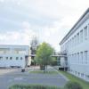 In der Schule und Turnhalle in Kettershausen werden in den Sommerferien neue Türen und Fenster eingebaut. 